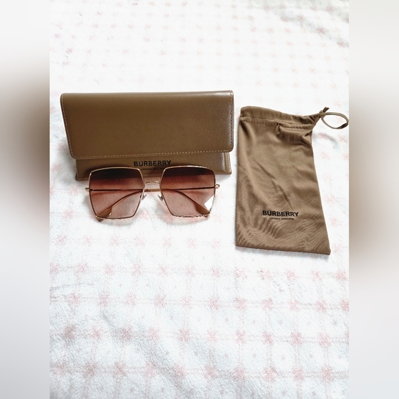 Burberry BE3133 DAPHNE Sunglasses – Rose Gold / Gradient Pink, BNIB - Picture 1 of 7